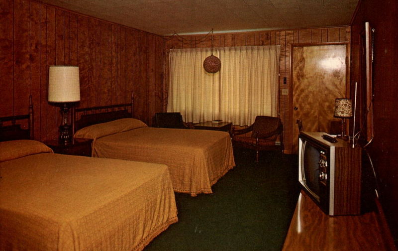 Bambi Motel - Vintage Postcard (newer photo)